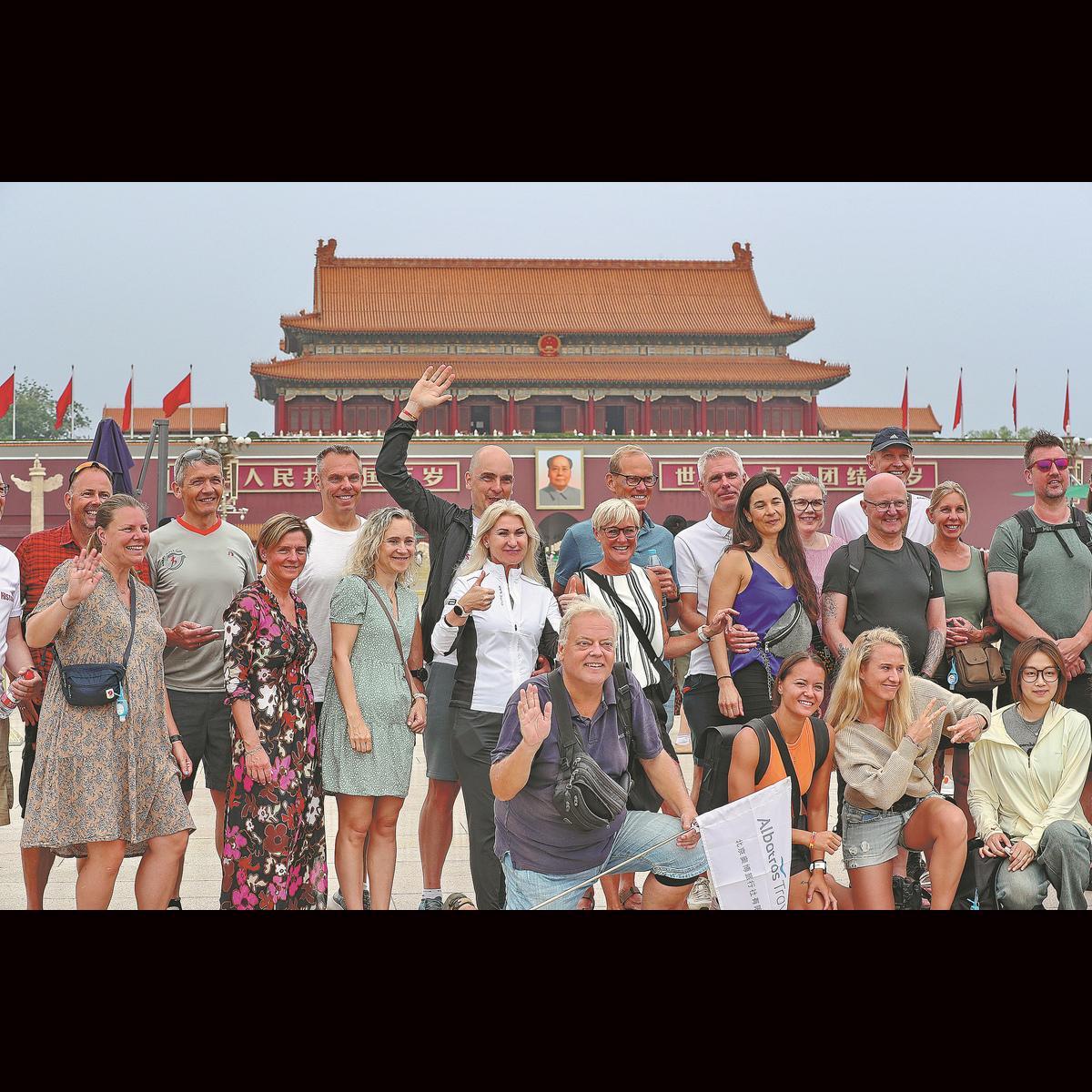 Feature: Foreign vloggers captivated by China's safety, cleanliness and modernity