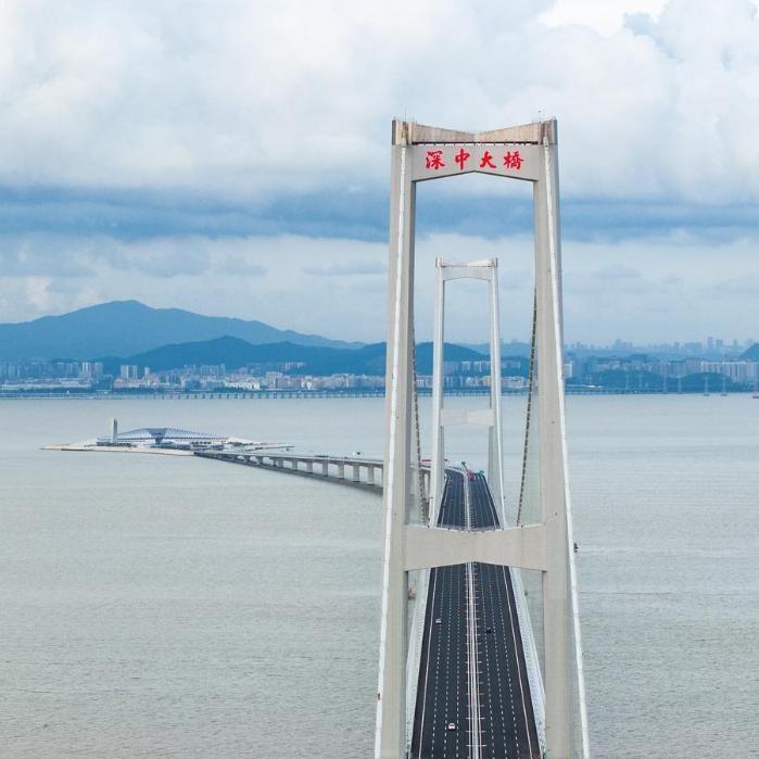 Shenzhen-Zhongshan Link carries over 7,000 vehicles in first hour of operation