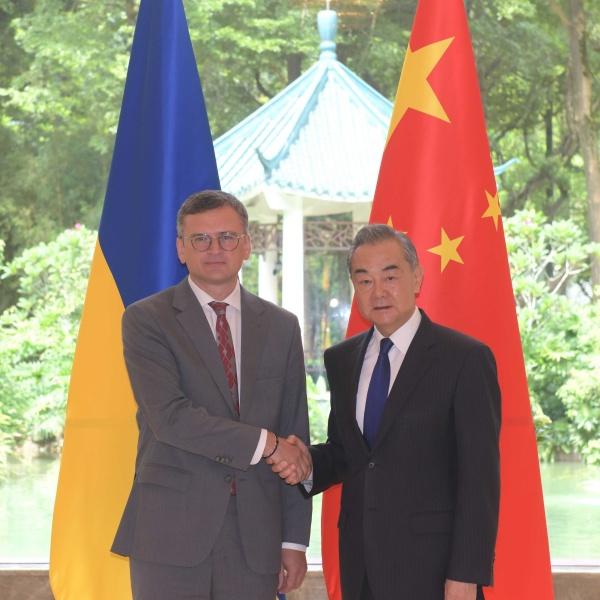Chinese FM stresses strengthening China-Ukraine practical cooperation