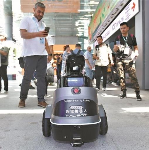 High-tech goods prove popular at Canton Fair