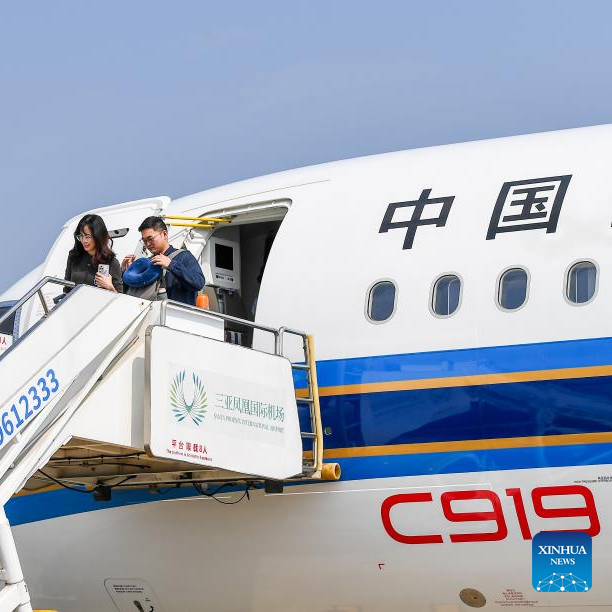 C919 aircraft successfully makes maiden commercial flight to Sanya