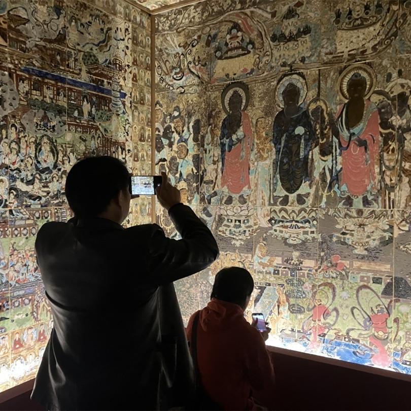 Porcelain painting art exhibition themed on Dunhuang opens in Guangzhou