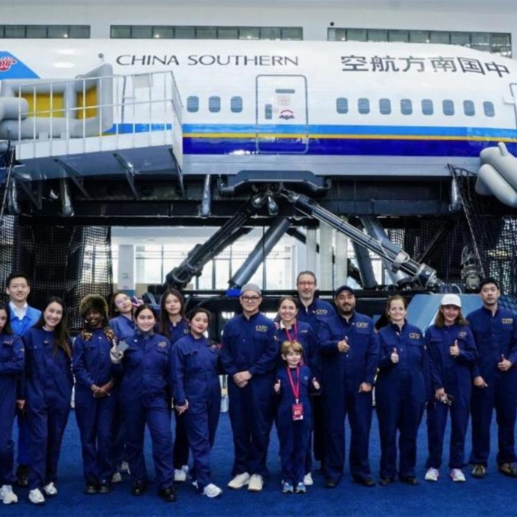 Foreign visitors in Guangzhou discover China's aviation progress