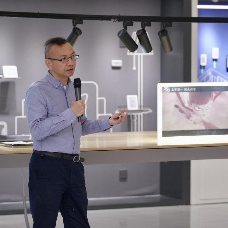 Guangzhou firm unveils world's largest e-paper screen