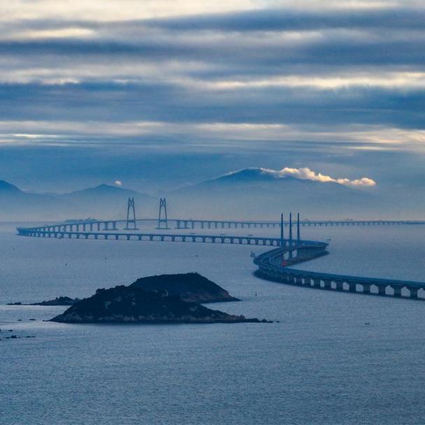 Zhuhai checkpoints leading to Macao, Hong Kong register 100 million trips